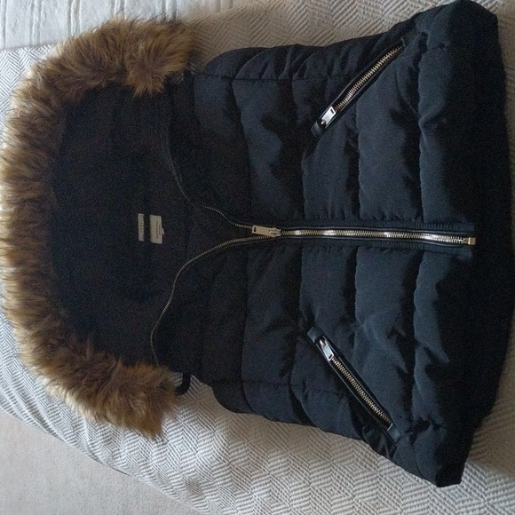 ZARA Vest with Faux Fur Trimmed Hood Medium - Picture 13 of 13